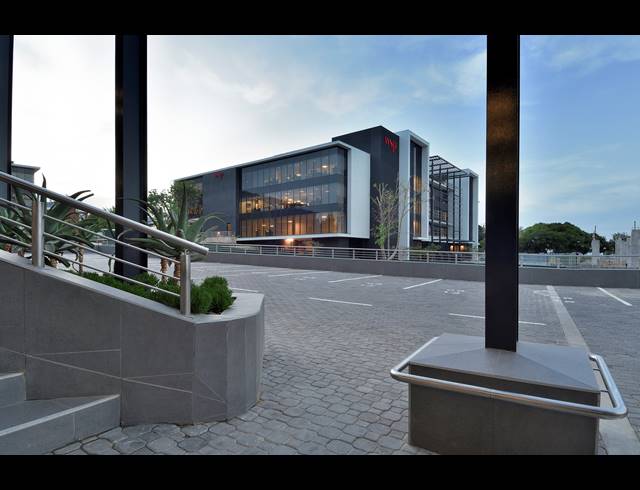 4,456M² OFFICE TO LET IN BRYANSTON